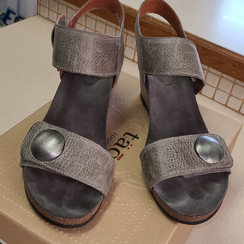 Taos Carousel 2-Strap Wedge Sandal 39 Euro